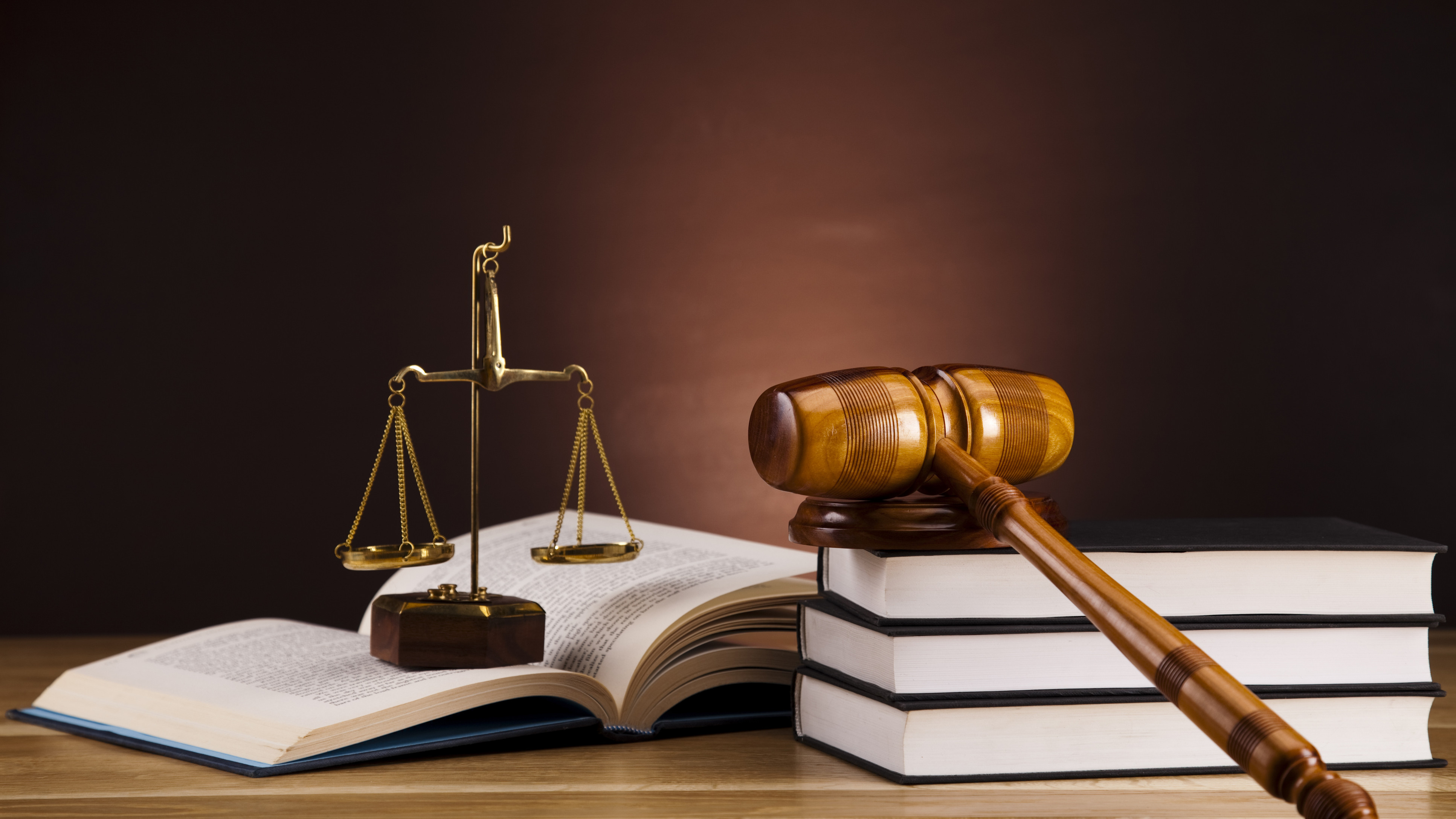  چه قوانینی برای عدم حضور وکلا و کارشناسان رسمی در محاکم به دلیل شیوع کرونا وجود دارد؟